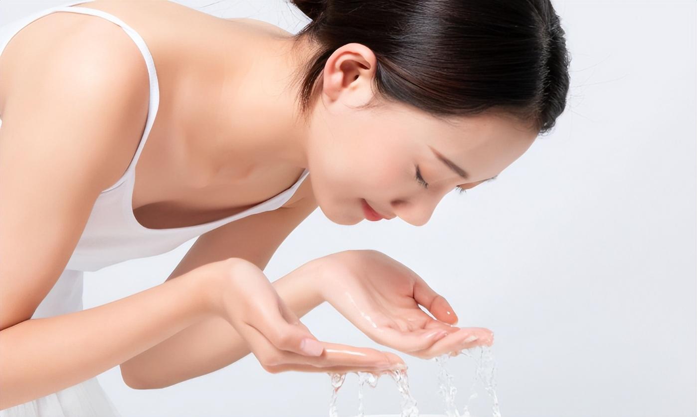 氨基酸洗面奶的功效与作用（氨基酸洗面奶和皂基洗面奶的区别）