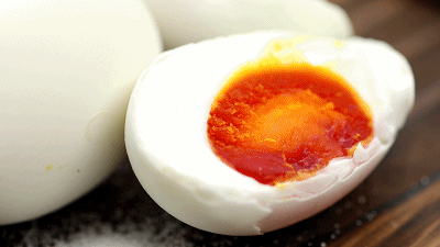 咸鸭蛋的腌制方法出油而不咸的原因是什么(咸鸭蛋的腌制方法分享)